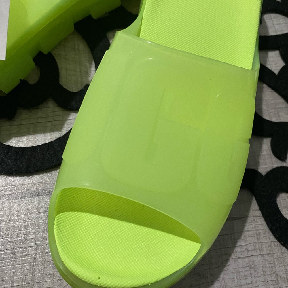 Uggs Sliders - image 3